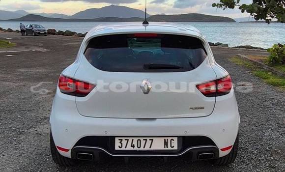 Buy Used Renault Clio RS White Car in Noumea in Sud Buy Used Renault Clio RS White Car in Noumea in Sud