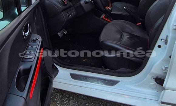 Buy Used Renault Clio RS White Car in Noumea in Sud Buy Used Renault Clio RS White Car in Noumea in Sud