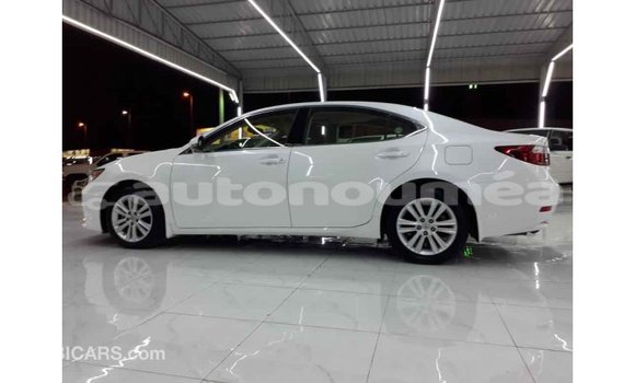 Buy Import Lexus ES White Car in Import - Dubai in Iles Buy Import Lexus ES White Car in Import - Dubai in Iles