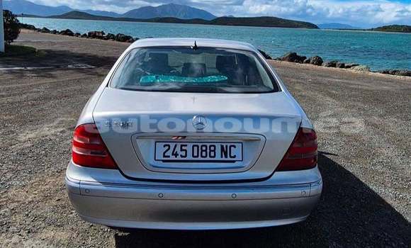 Buy Used Mercedes-Benz S–Class Silver Car in Noumea in Sud Buy Used Mercedes-Benz S–Class Silver Car in Noumea in Sud