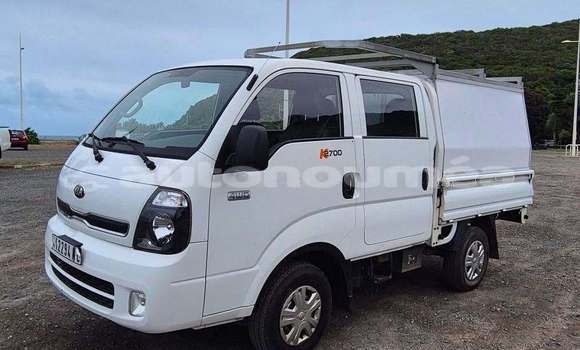 Buy Used Kia K3 White Car in Noumea in Sud