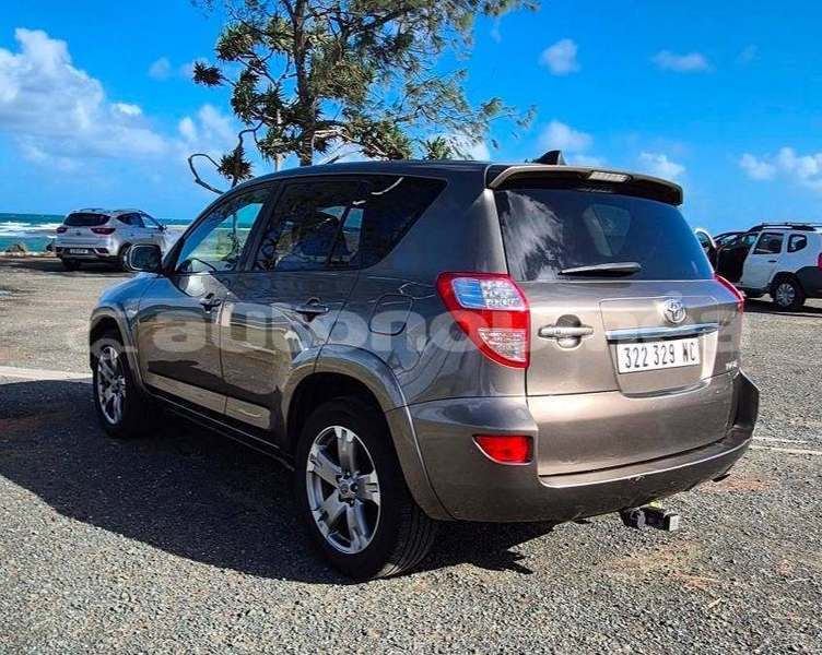 Big with watermark toyota rav4 sud noumea 5090