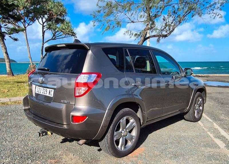Big with watermark toyota rav4 sud noumea 5090