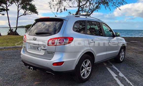 Buy Used Hyundai Santa Fe Silver Car in Noumea in Sud Buy Used Hyundai Santa Fe Silver Car in Noumea in Sud