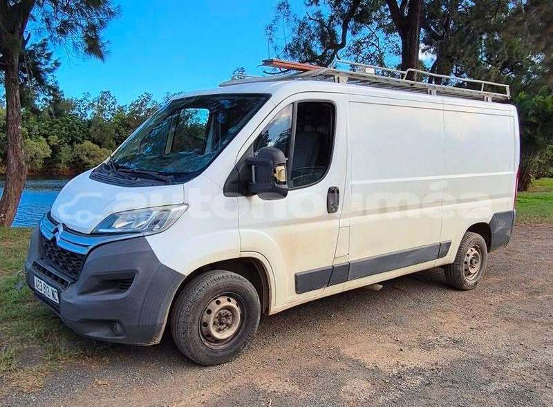 Big with watermark citroen jumper sud noumea 5092