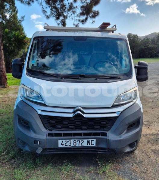 Big with watermark citroen jumper sud noumea 5092