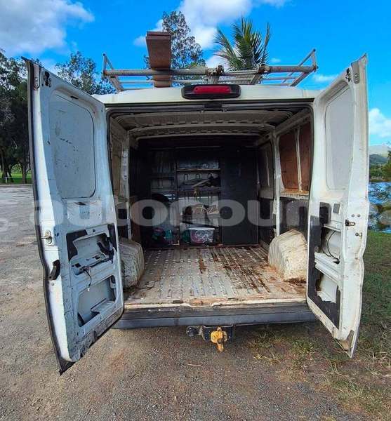 Big with watermark citroen jumper sud noumea 5092