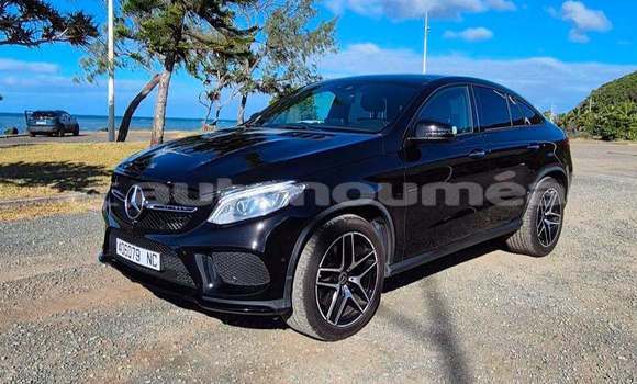 Acheter Occasion Voiture Mercedes-Benz GLE Bleu à Noumea, Sud Acheter Occasion Voiture Mercedes-Benz GLE Bleu à Noumea, Sud