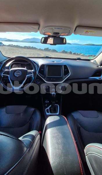 Big with watermark jeep cherokee sud noumea 5094
