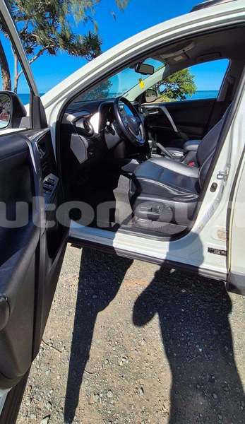Big with watermark toyota rav4 sud noumea 5095
