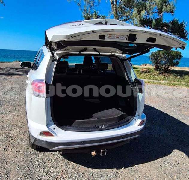 Big with watermark toyota rav4 sud noumea 5095