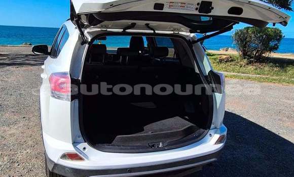 Acheter Occasion Voiture Toyota RAV4 Blanc à Noumea, Sud Acheter Occasion Voiture Toyota RAV4 Blanc à Noumea, Sud
