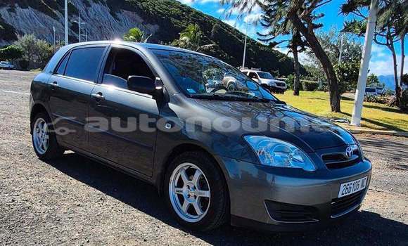 Buy Used Toyota Corolla Silver Car in Noumea in Sud Buy Used Toyota Corolla Silver Car in Noumea in Sud