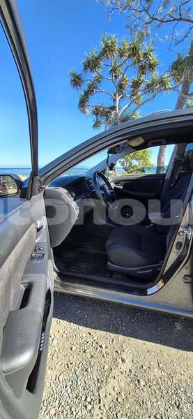 Big with watermark toyota corolla sud noumea 5103