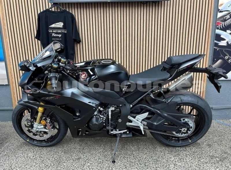Big with watermark yamaha tmax sud bourail 5108
