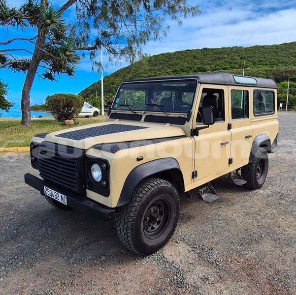 Big with watermark land rover defender sud noumea 5115