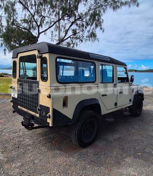 Big with watermark land rover defender sud noumea 5115