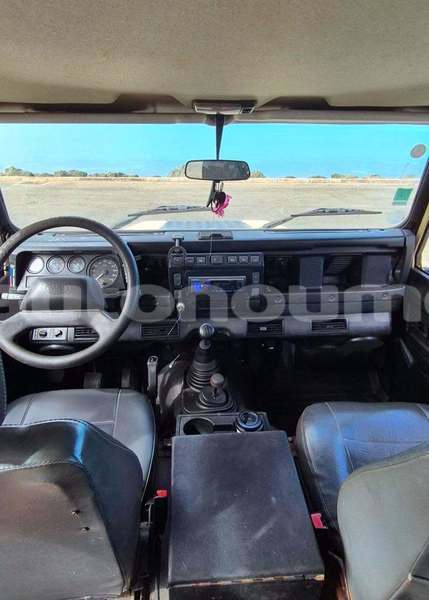 Big with watermark land rover defender sud noumea 5115