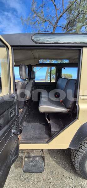 Big with watermark land rover defender sud noumea 5115