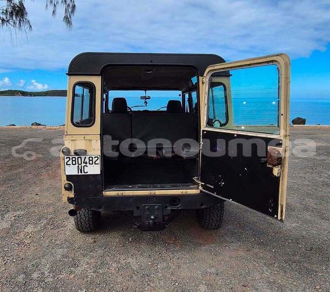 Big with watermark land rover defender sud noumea 5115