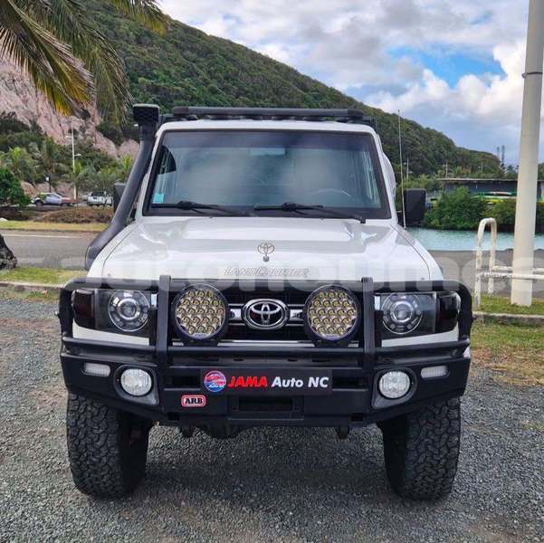 Big with watermark toyota land cruiser sud noumea 5126