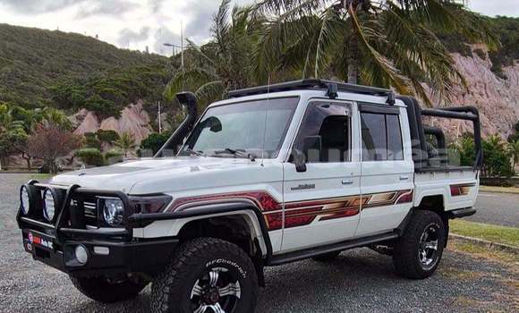 Acheter Occasion Voiture Toyota Land Cruiser Beige à Noumea, Sud Acheter Occasion Voiture Toyota Land Cruiser Beige à Noumea, Sud
