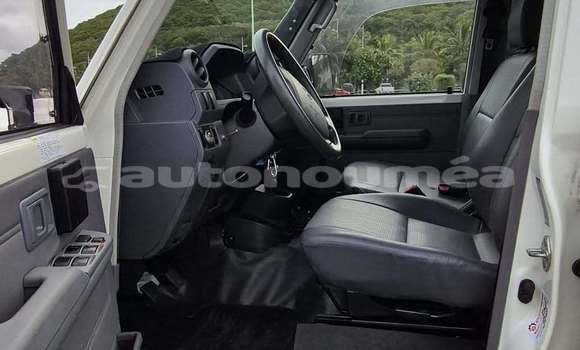 Acheter Occasion Voiture Toyota Land Cruiser Beige à Noumea, Sud Acheter Occasion Voiture Toyota Land Cruiser Beige à Noumea, Sud