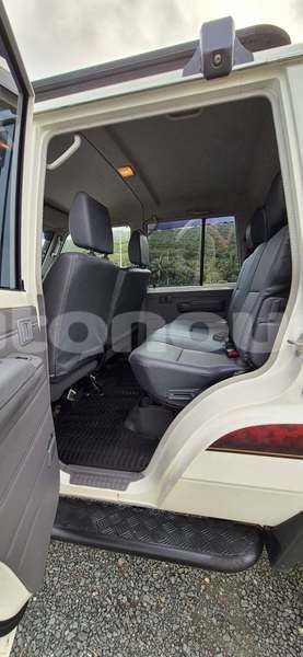 Big with watermark toyota land cruiser sud noumea 5126