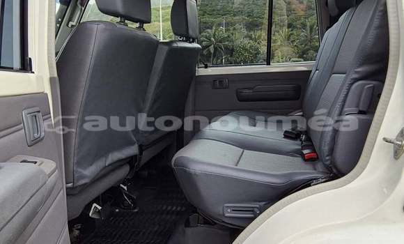 Acheter Occasion Voiture Toyota Land Cruiser Beige à Noumea, Sud Acheter Occasion Voiture Toyota Land Cruiser Beige à Noumea, Sud