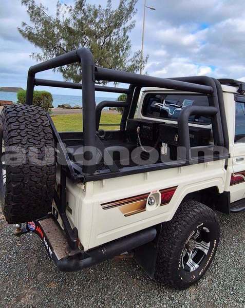 Big with watermark toyota land cruiser sud noumea 5126