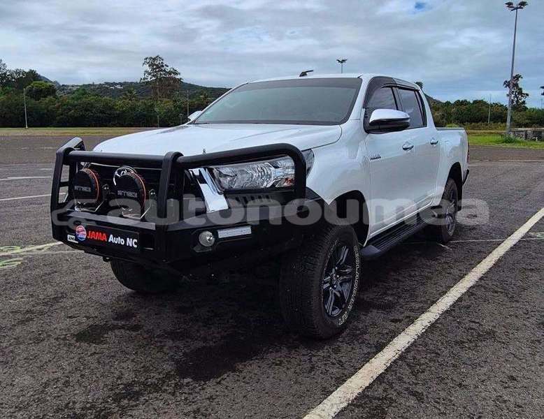 Big with watermark toyota hilux sud noumea 5128