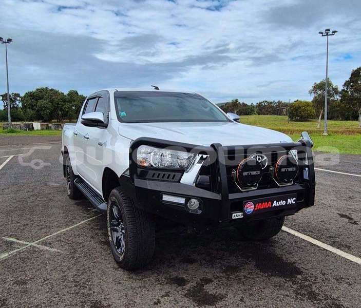 Big with watermark toyota hilux sud noumea 5128