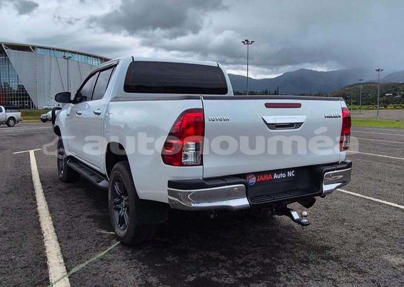 Big with watermark toyota hilux sud noumea 5128