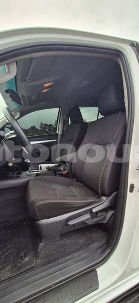 Big with watermark toyota hilux sud noumea 5128