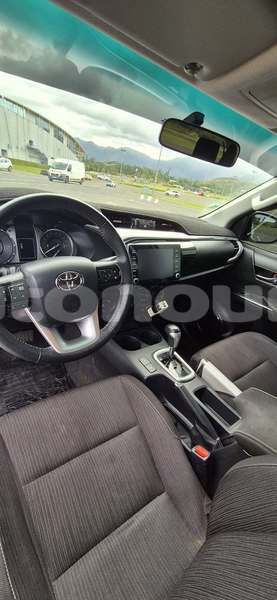 Big with watermark toyota hilux sud noumea 5128