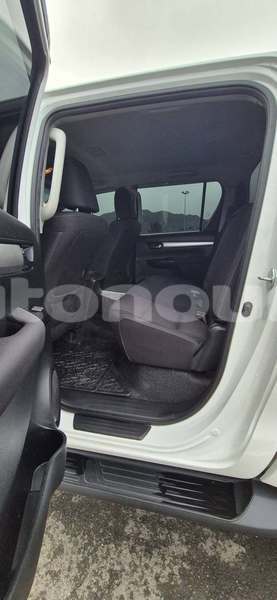 Big with watermark toyota hilux sud noumea 5128