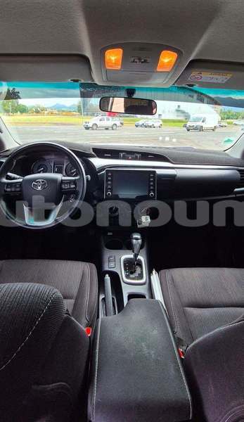 Big with watermark toyota hilux sud noumea 5128