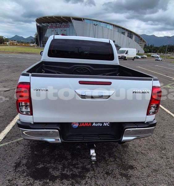 Big with watermark toyota hilux sud noumea 5128