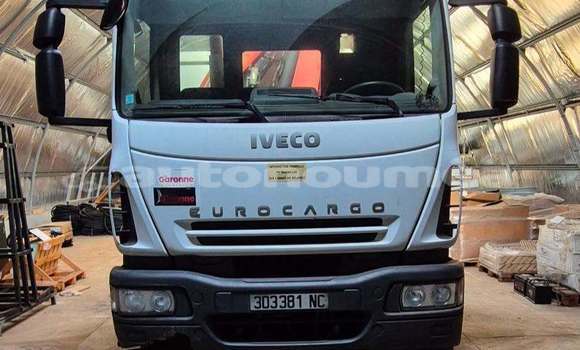 Acheter Occasion Utilitaire Iveco Cargo Blanc à Noumea, Sud Acheter Occasion Utilitaire Iveco Cargo Blanc à Noumea, Sud