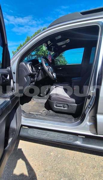 Big with watermark toyota tacoma sud noumea 5137