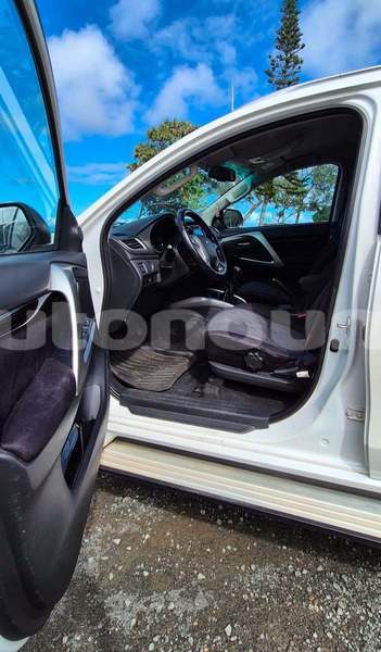 Big with watermark mitsubishi pajero sport sud noumea 5144