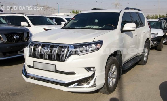 Acheter Import Voiture Toyota Prado Blanc à Import - Dubai, Iles Acheter Import Voiture Toyota Prado Blanc à Import - Dubai, Iles