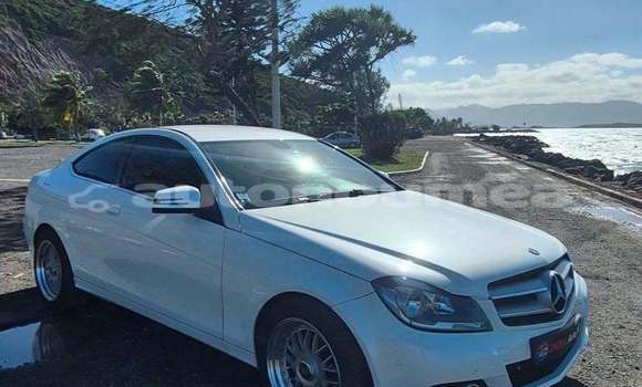 Buy Used Mercedes-Benz C180 coupe White Car in Noumea in Sud Buy Used Mercedes-Benz C180 coupe White Car in Noumea in Sud