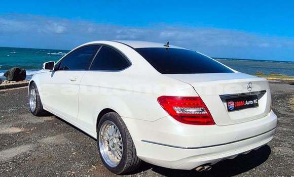 Buy Used Mercedes-Benz C180 coupe White Car in Noumea in Sud Buy Used Mercedes-Benz C180 coupe White Car in Noumea in Sud