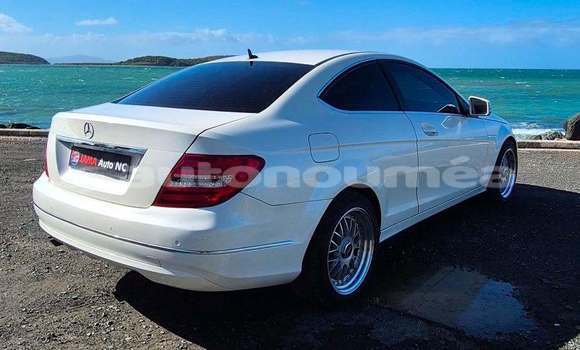 Buy Used Mercedes-Benz C180 coupe White Car in Noumea in Sud Buy Used Mercedes-Benz C180 coupe White Car in Noumea in Sud