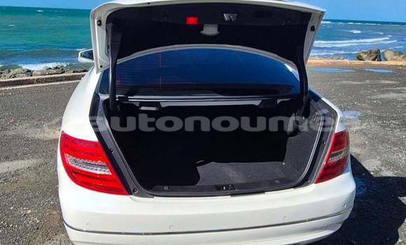 Buy Used Mercedes-Benz C180 coupe White Car in Noumea in Sud Buy Used Mercedes-Benz C180 coupe White Car in Noumea in Sud