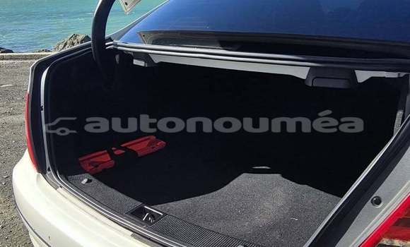 Buy Used Mercedes-Benz C180 coupe White Car in Noumea in Sud Buy Used Mercedes-Benz C180 coupe White Car in Noumea in Sud