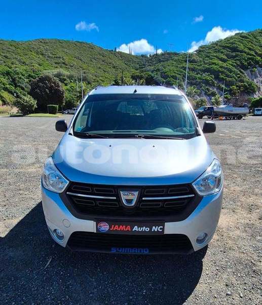 Big with watermark dacia lodgy sud noumea 5151