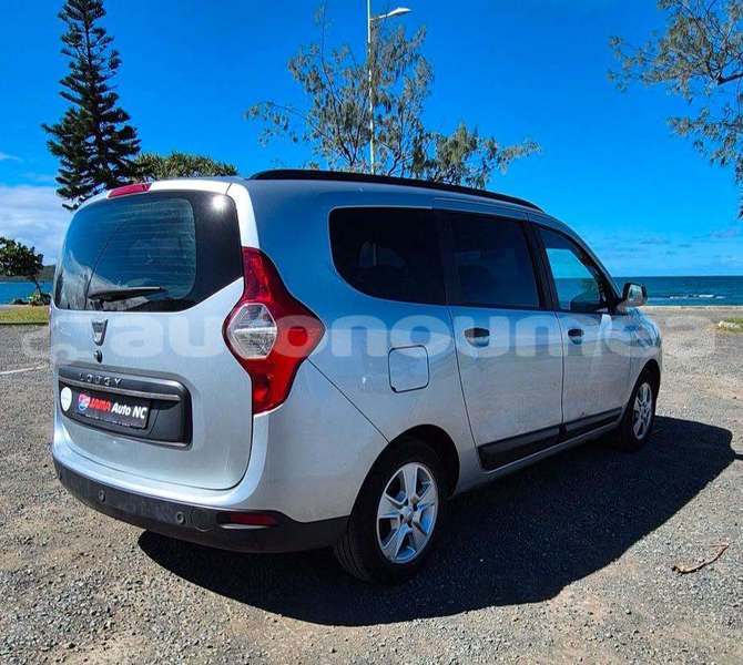 Big with watermark dacia lodgy sud noumea 5151