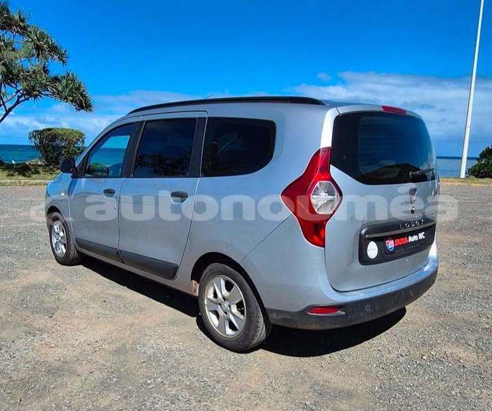 Big with watermark dacia lodgy sud noumea 5151